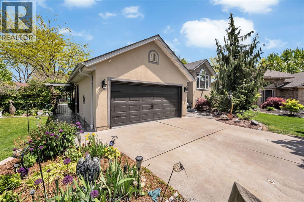 398 THORN RIDGE CRESCENT - 5