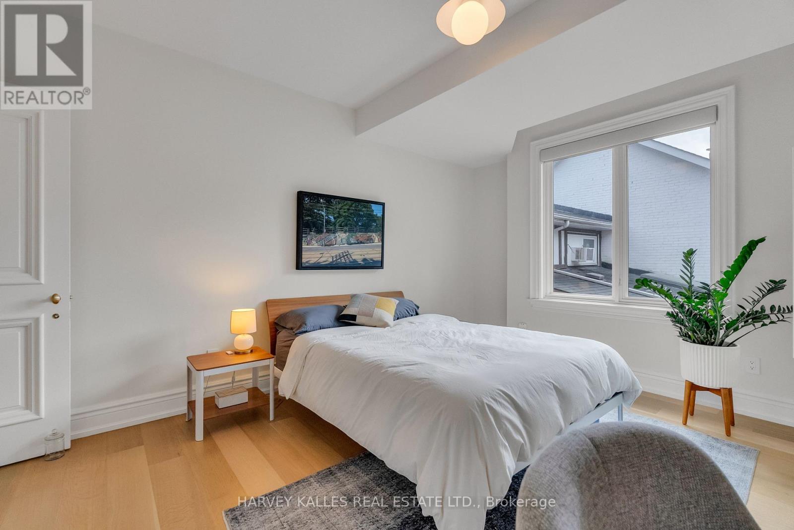 82 SHERWOOD AVENUE - 35