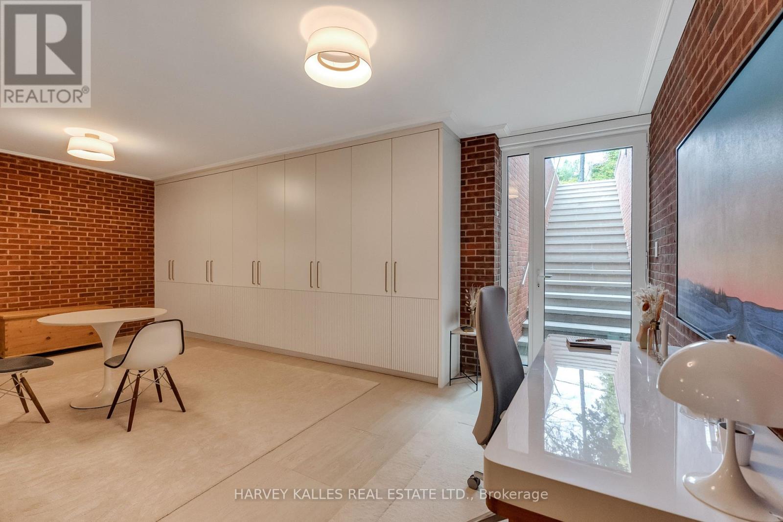 82 SHERWOOD AVENUE - 47