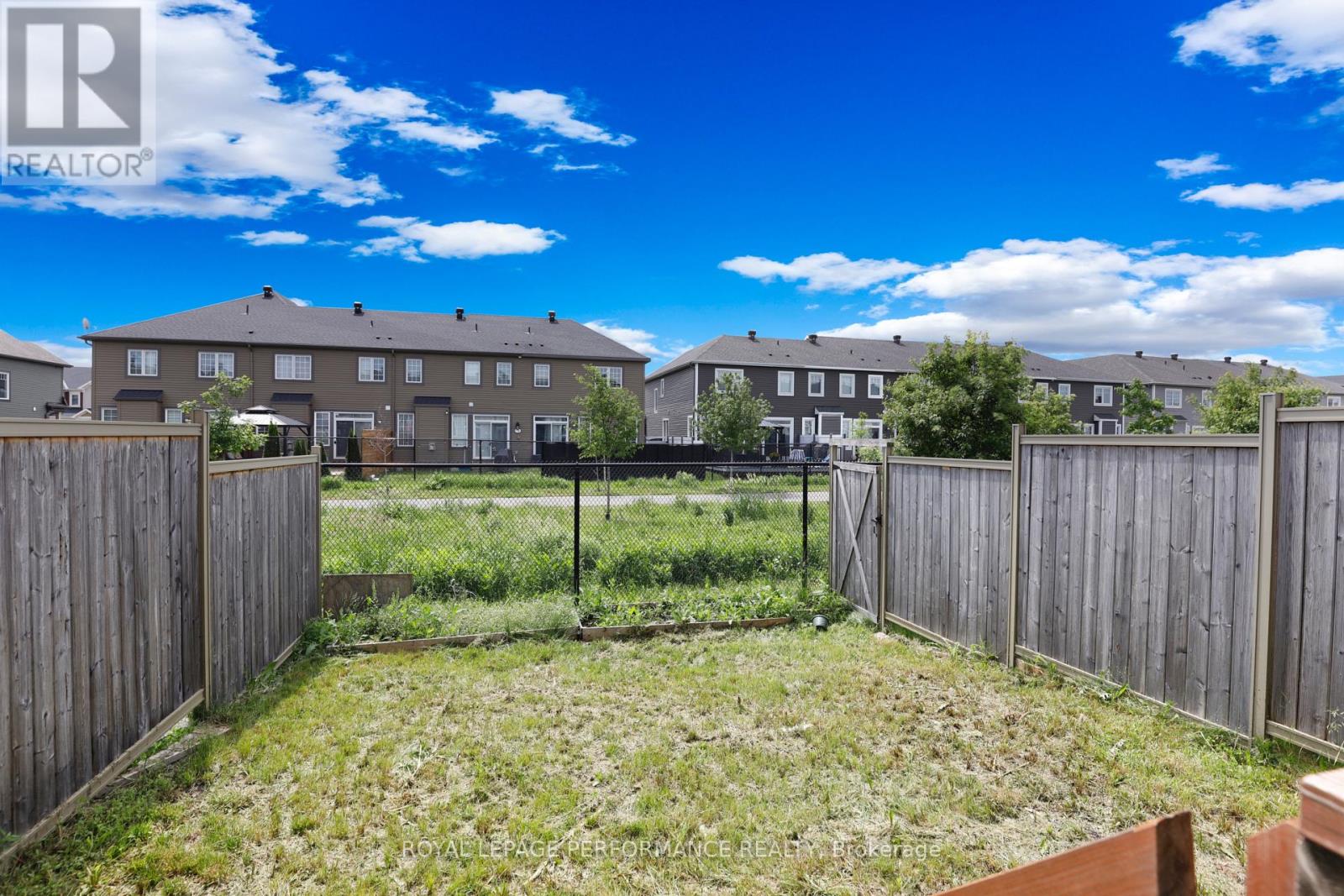 44 GARDENPOST TERRACE - 32