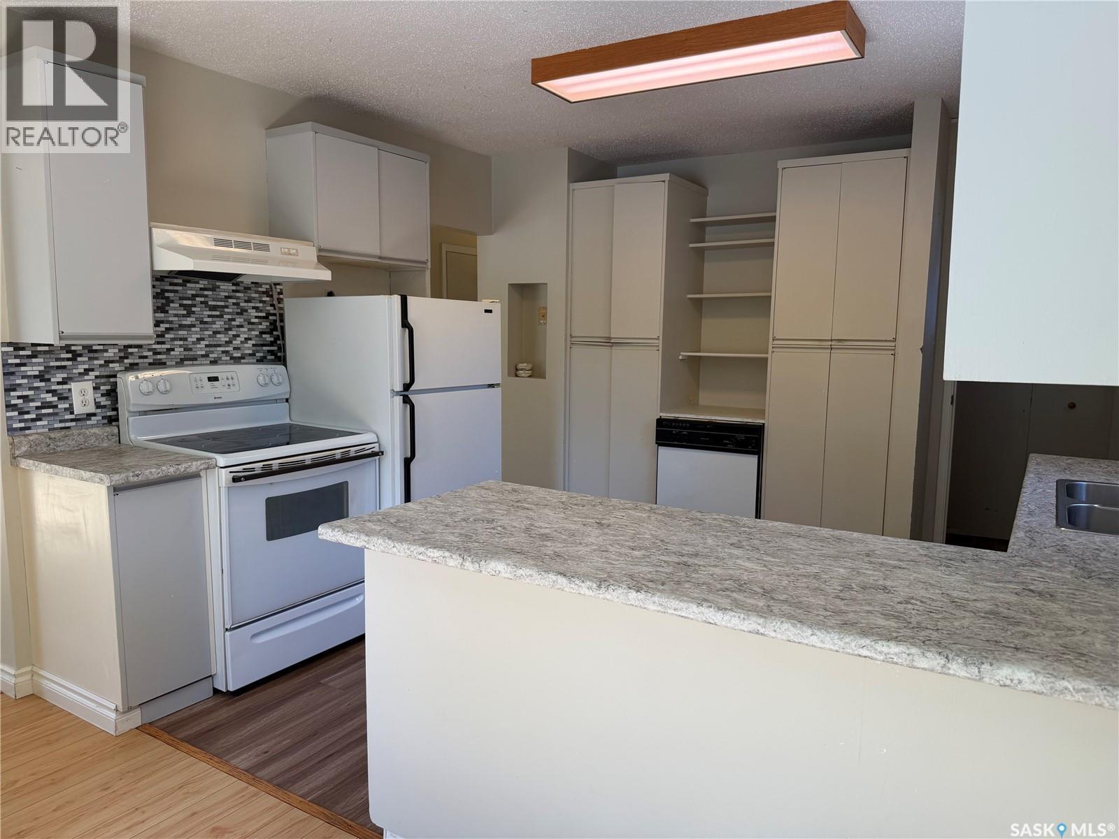 110 Hatton AVENUE E - photo 3