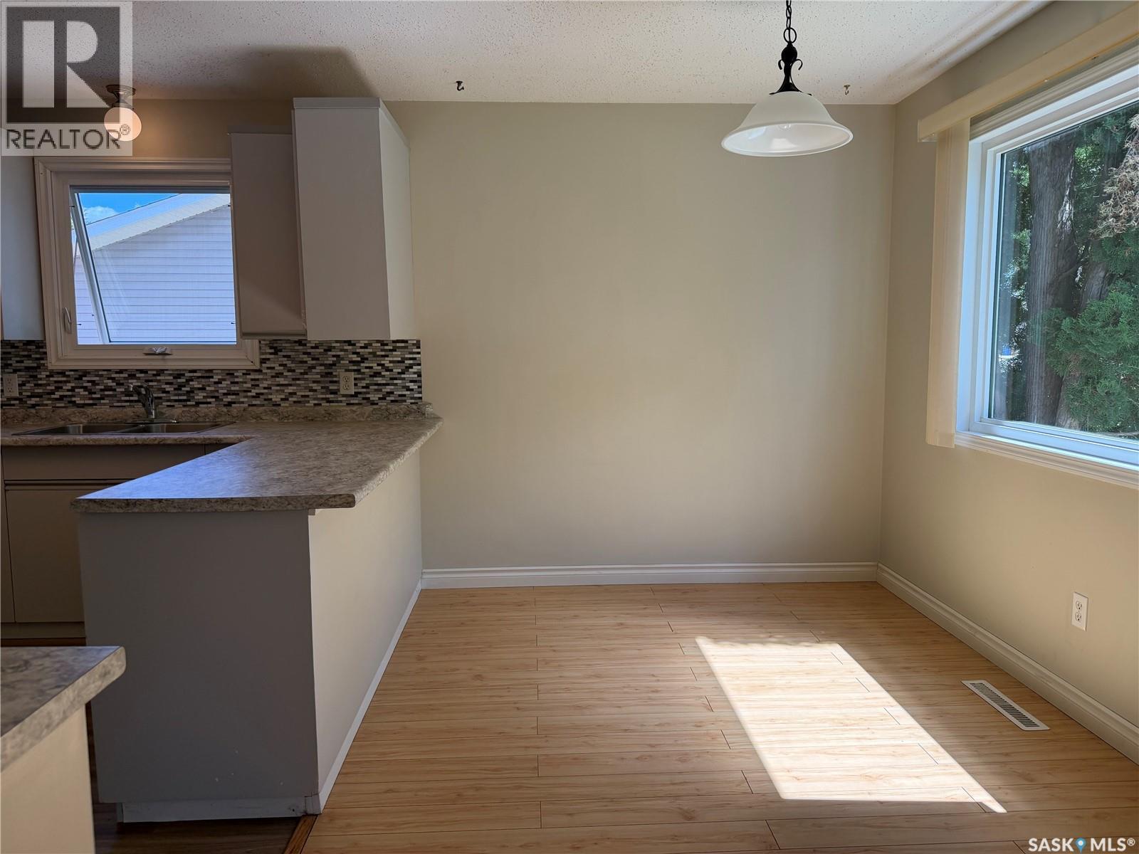 110 Hatton AVENUE E — photo 8