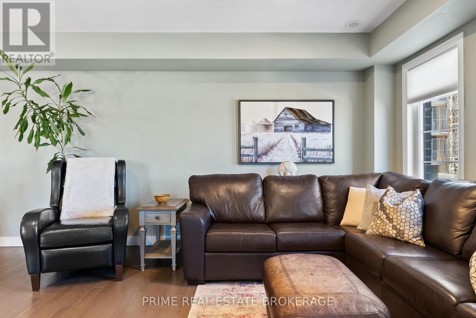 2 KING WILLIAM WAY - 13
