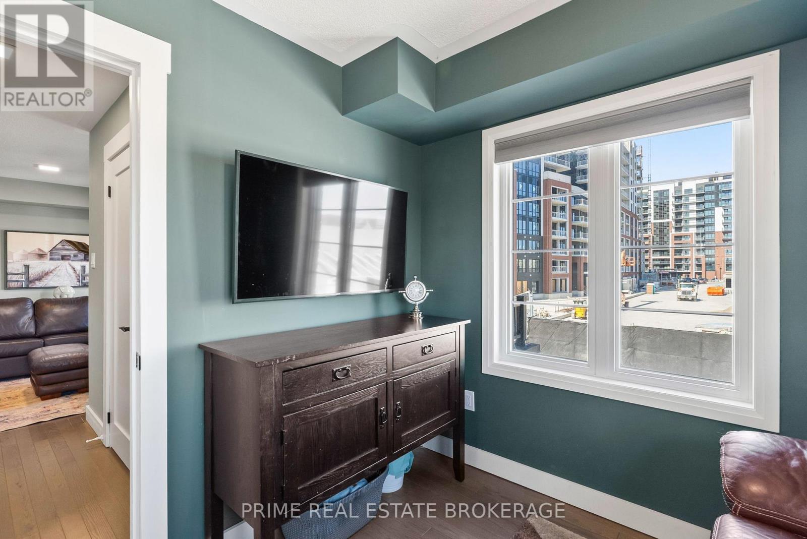 2 KING WILLIAM WAY - 17