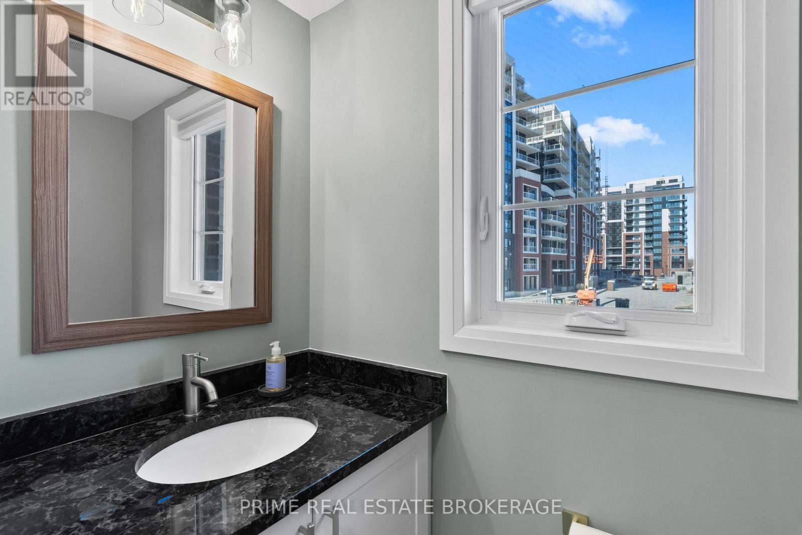 2 KING WILLIAM WAY - 18
