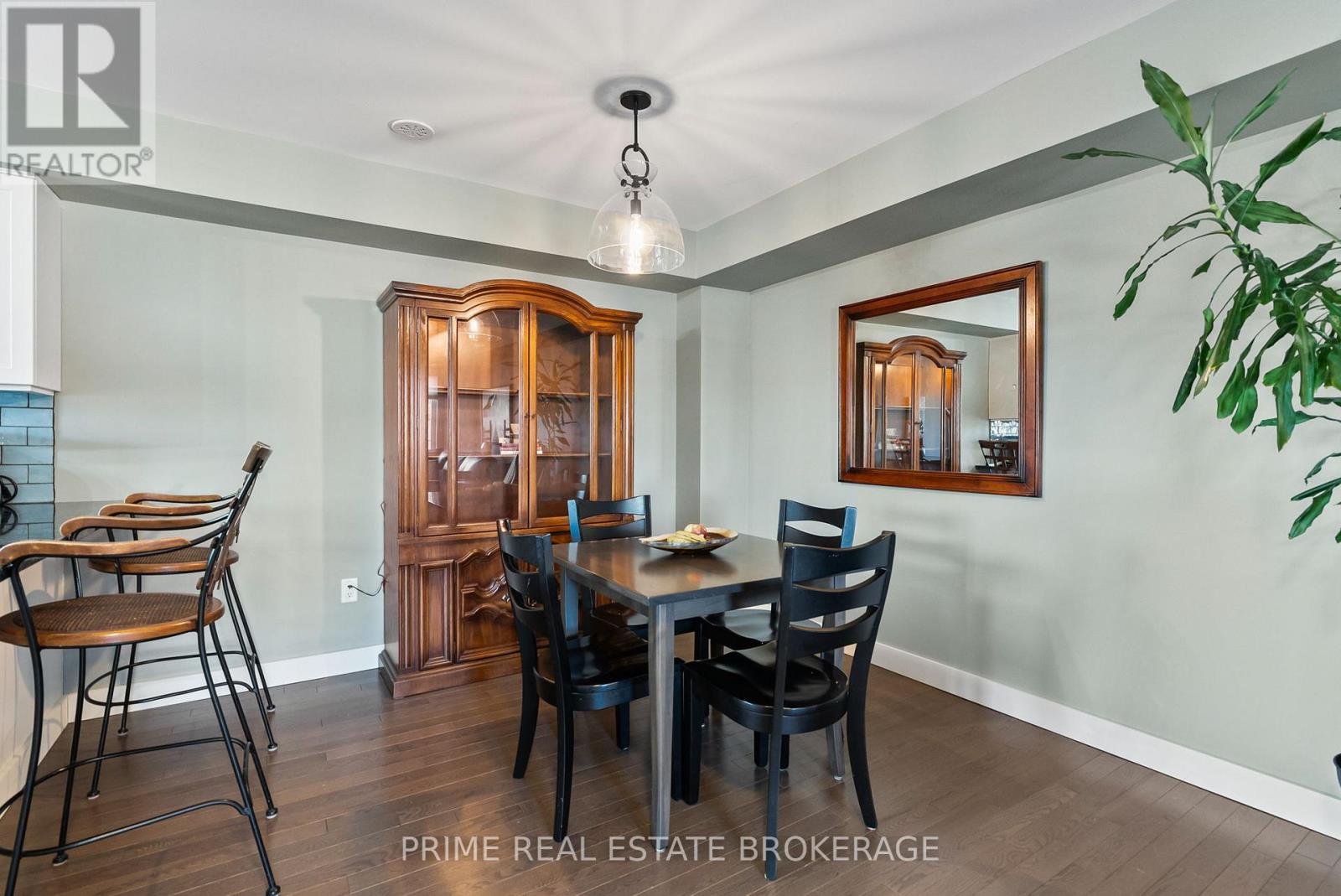 2 KING WILLIAM WAY - 19