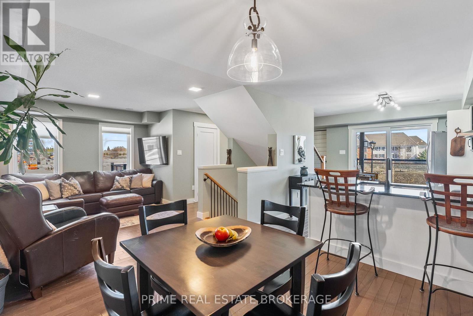 2 KING WILLIAM WAY - 22