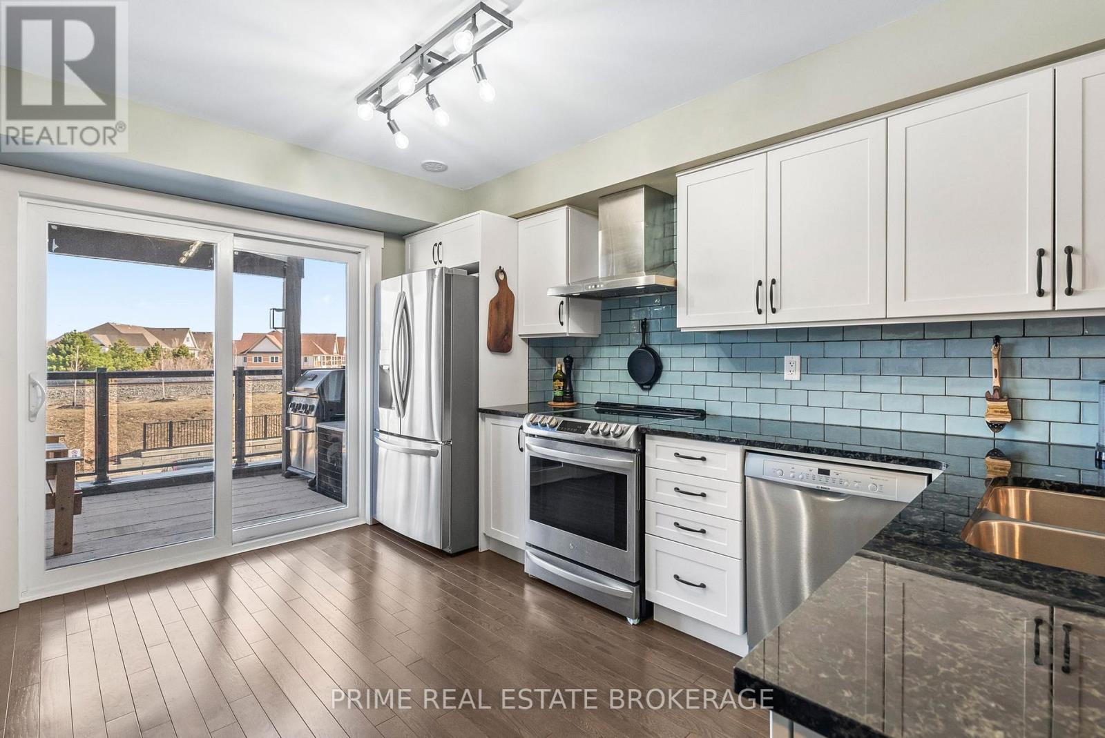 2 KING WILLIAM WAY - 24