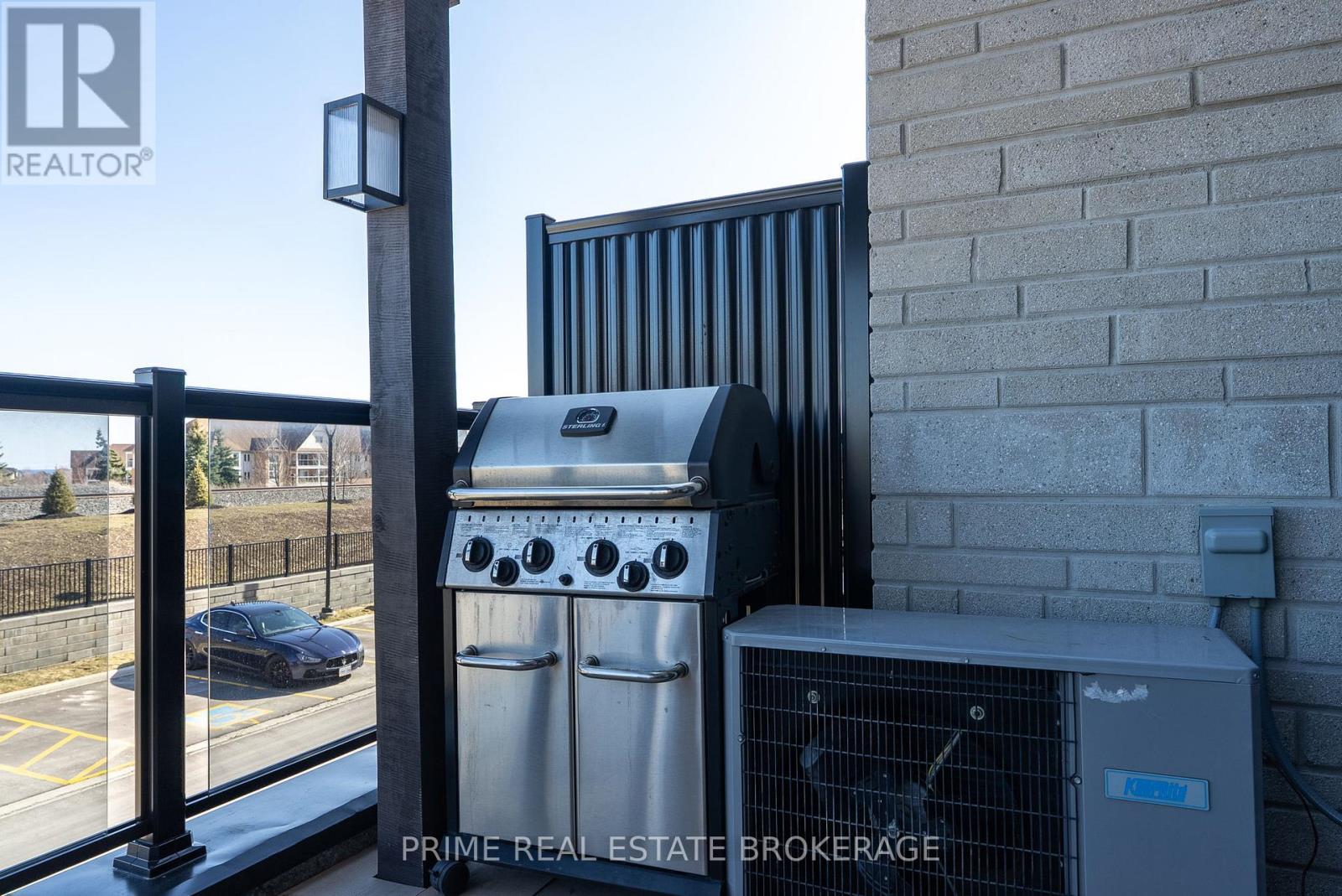 2 KING WILLIAM WAY - 32