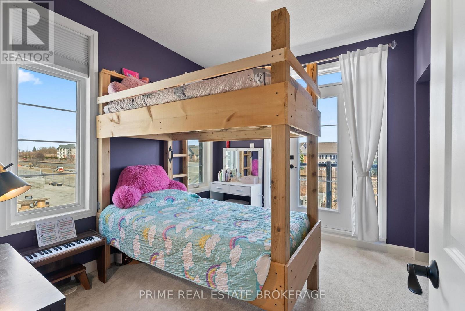 2 KING WILLIAM WAY - 33