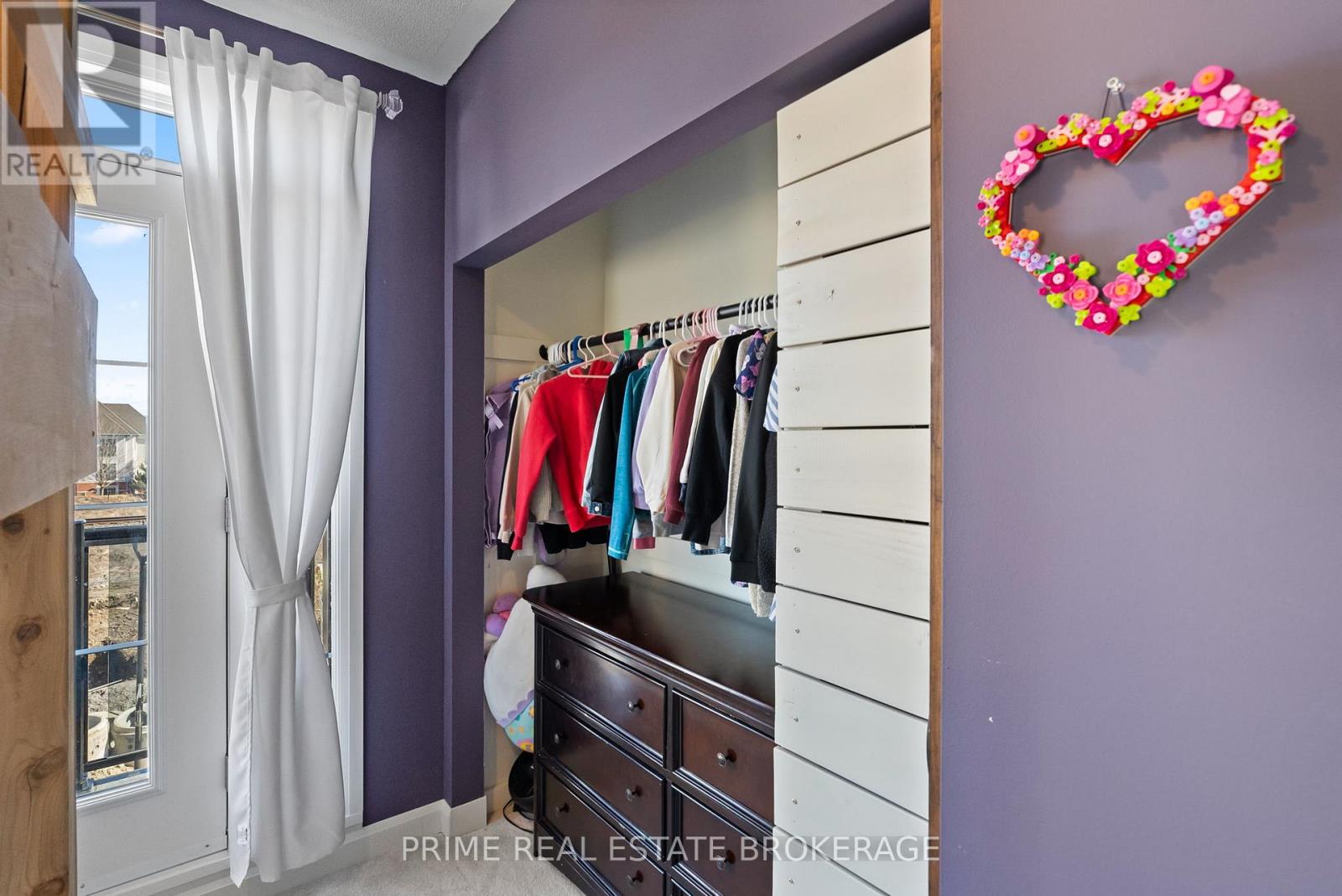 2 KING WILLIAM WAY - 34