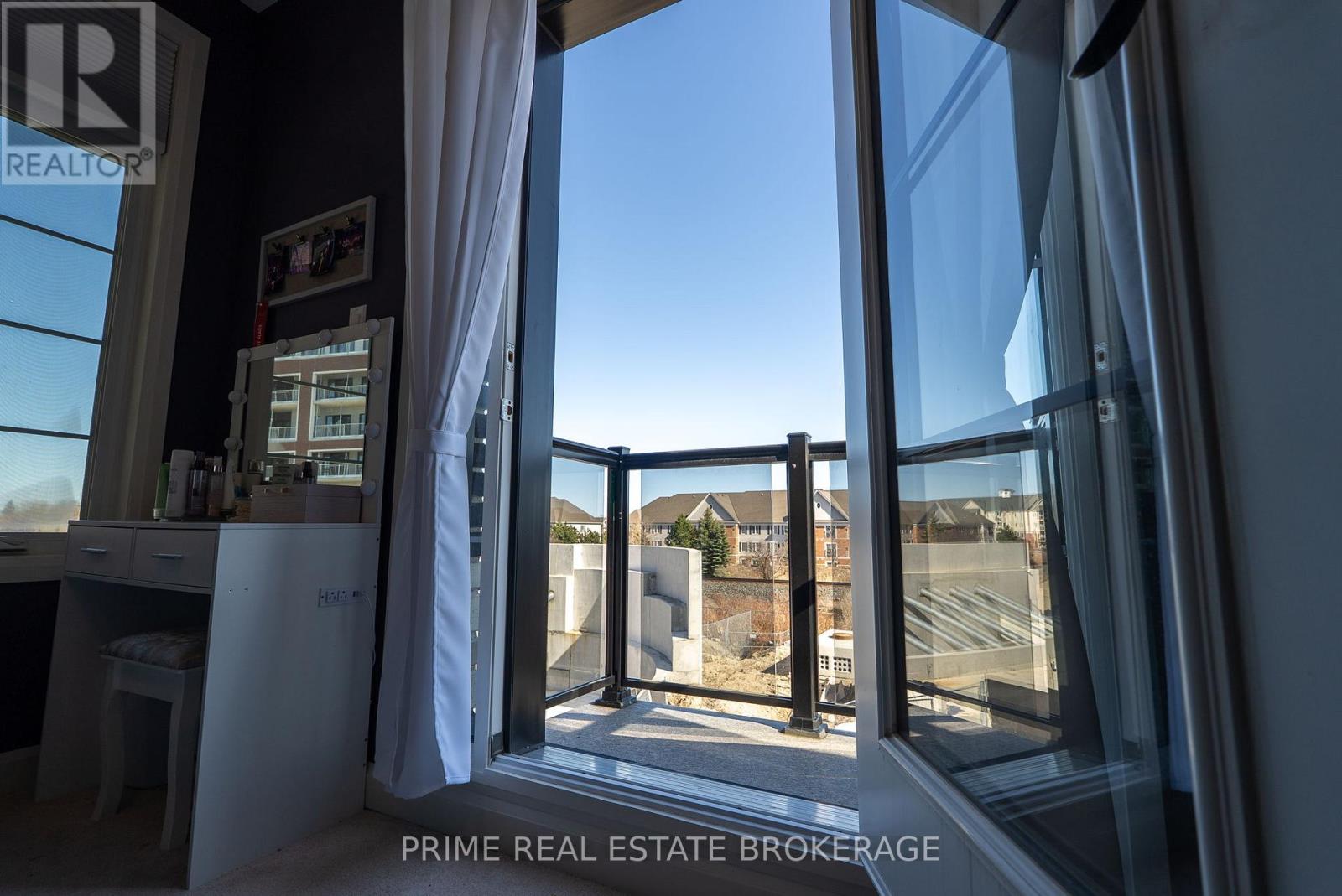 2 KING WILLIAM WAY - 37