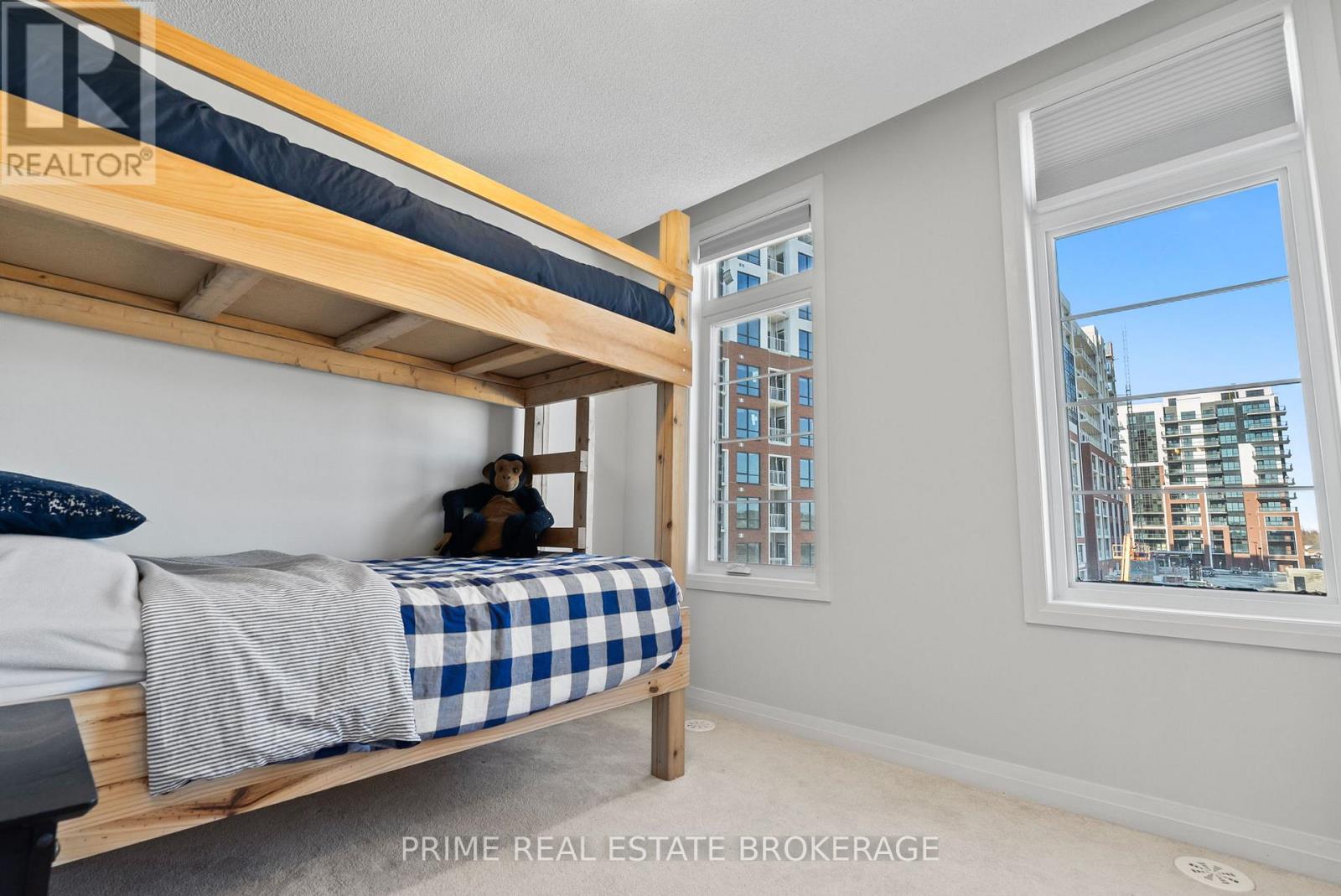 2 KING WILLIAM WAY - 40