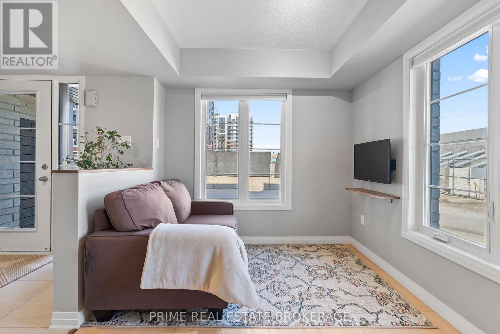 2 KING WILLIAM WAY - 8