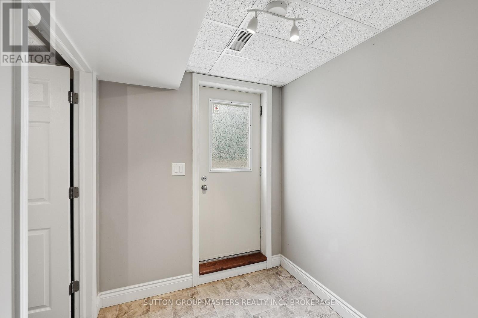 280 OWENS CRESCENT - 33
