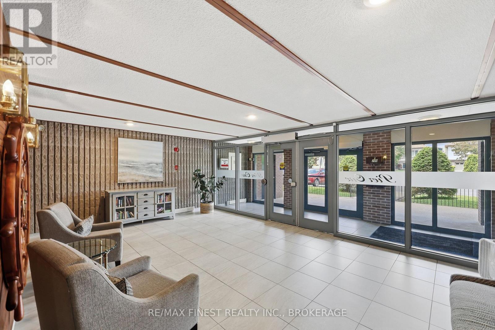 #101 610 WILLIAM STREET S - 23