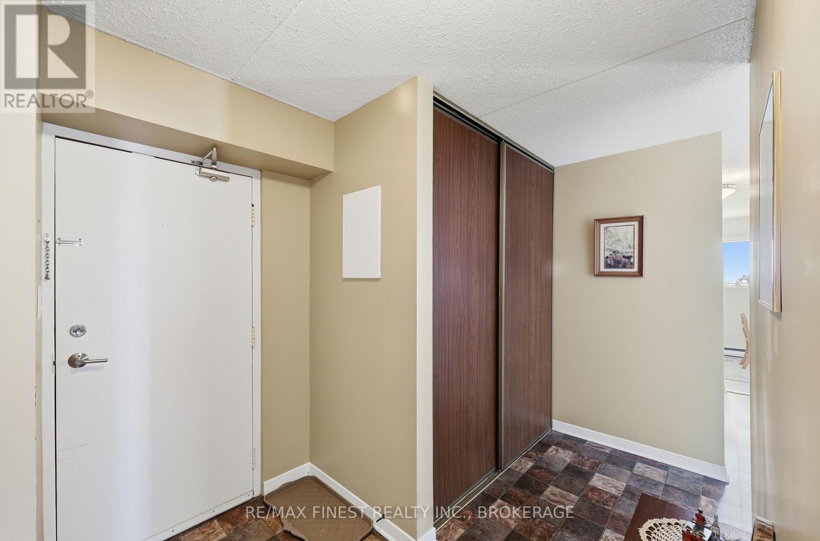 #101 610 WILLIAM STREET S - 26