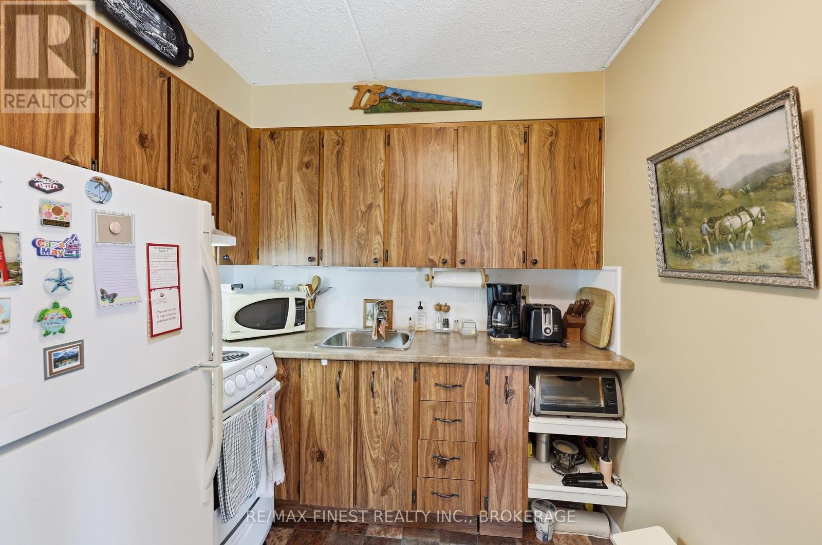 #101 610 WILLIAM STREET S - 28