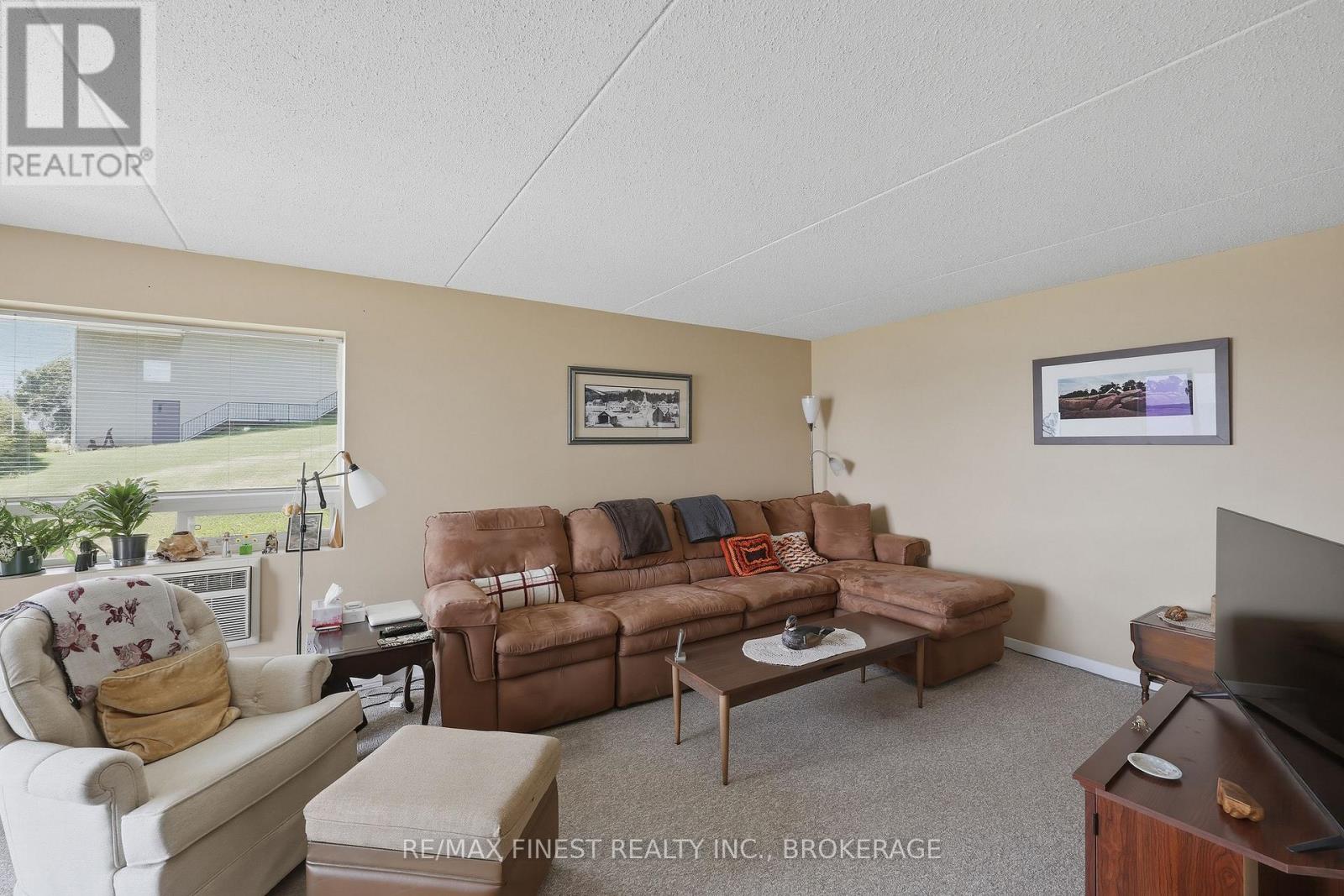 #101 610 WILLIAM STREET S - 34