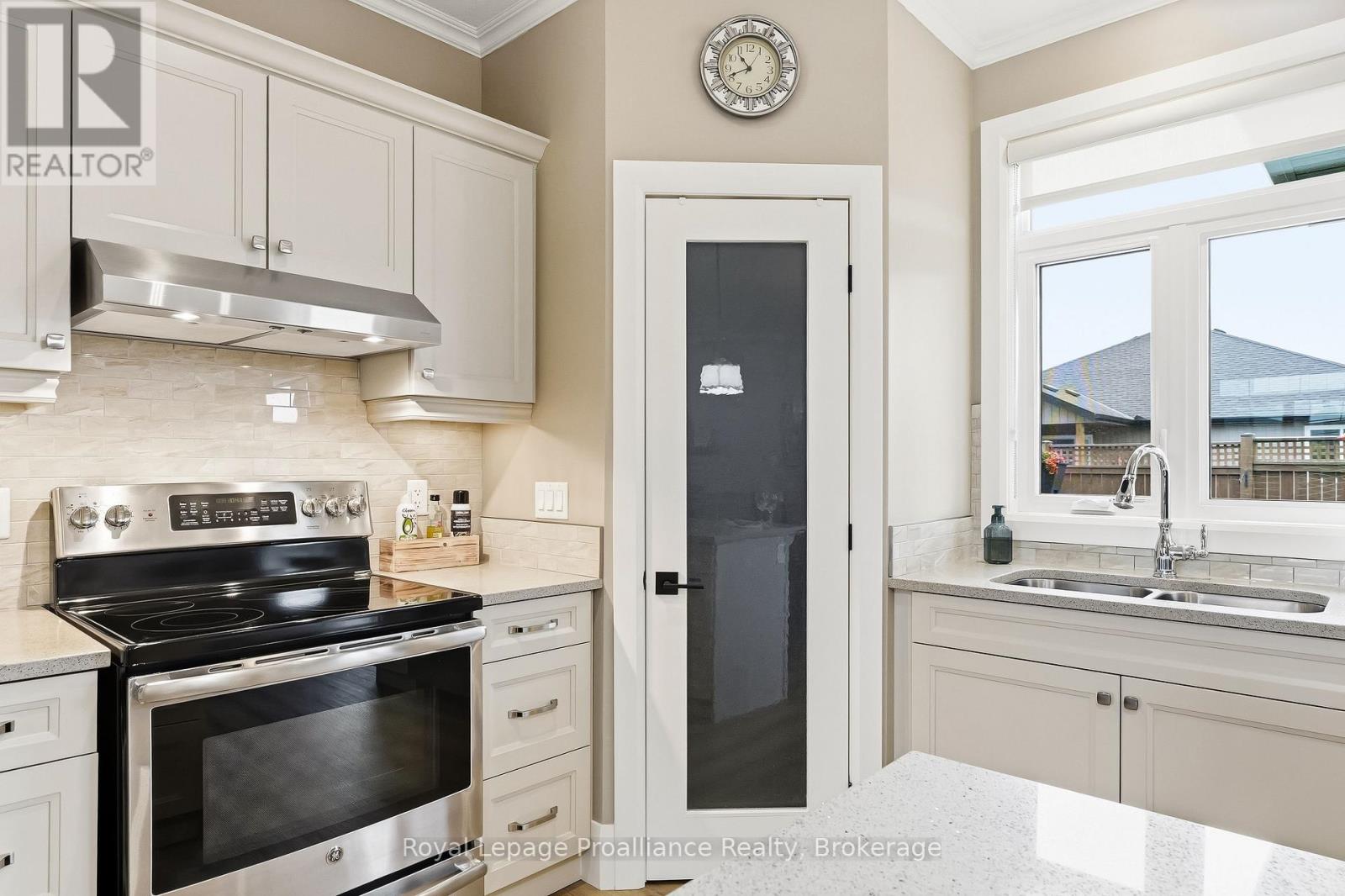44 AMBROSIA TERRACE - 15
