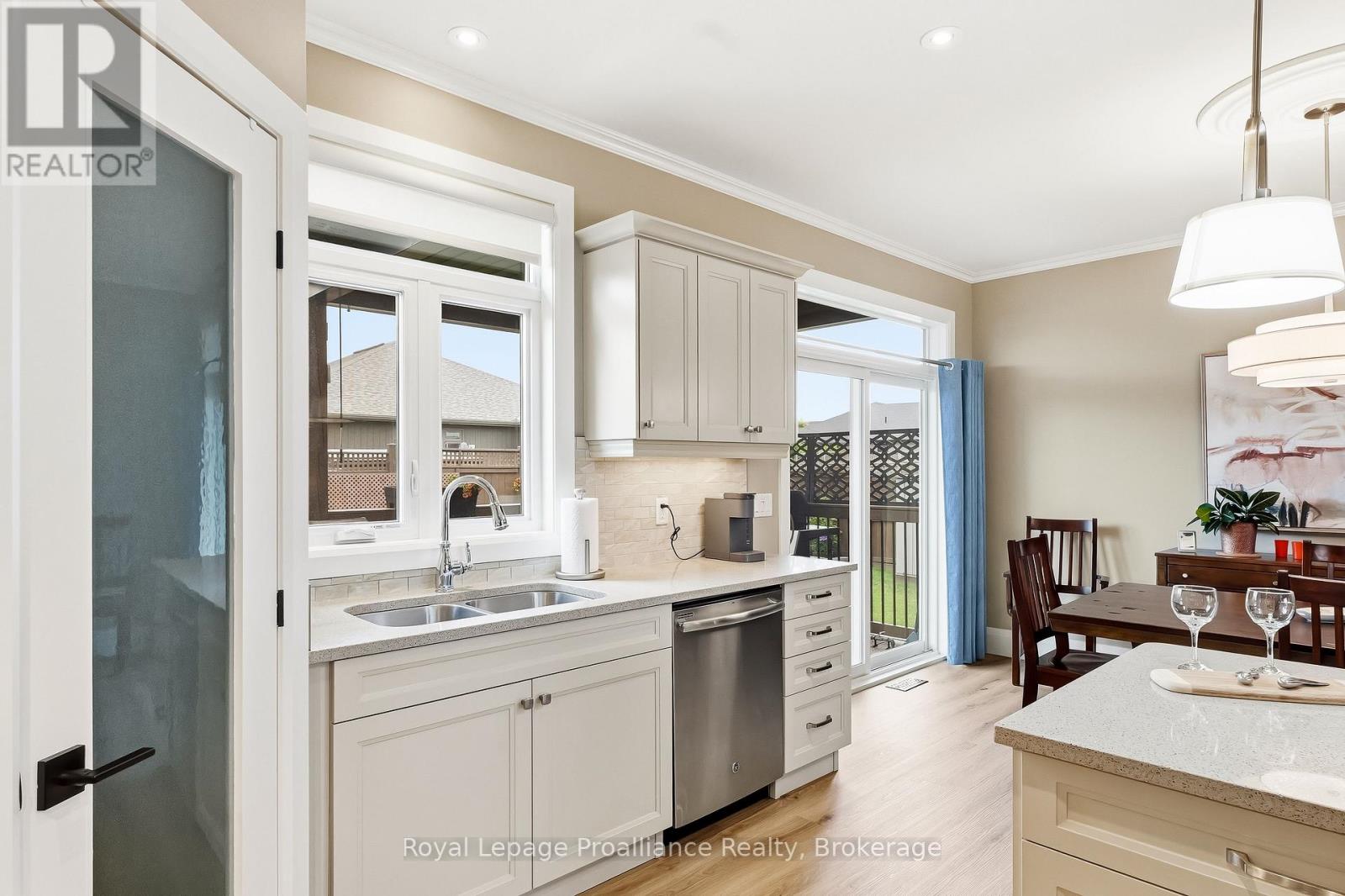 44 AMBROSIA TERRACE - 16