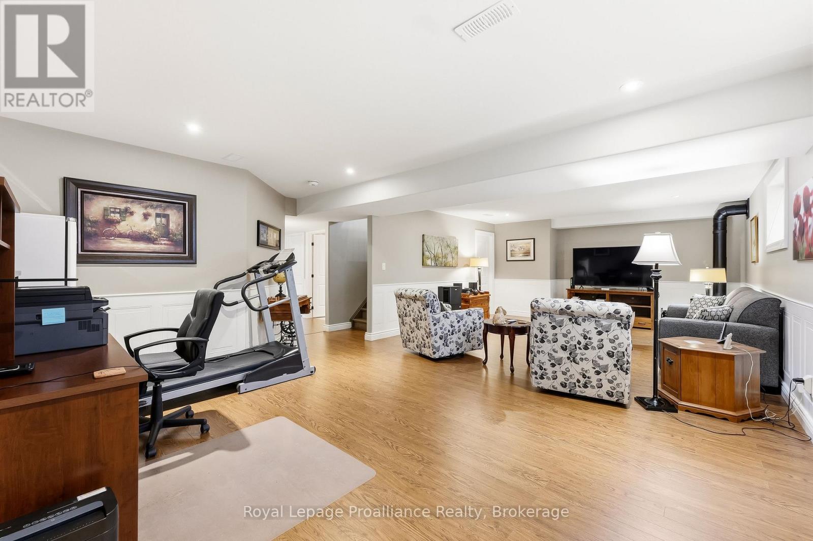 44 AMBROSIA TERRACE - 32