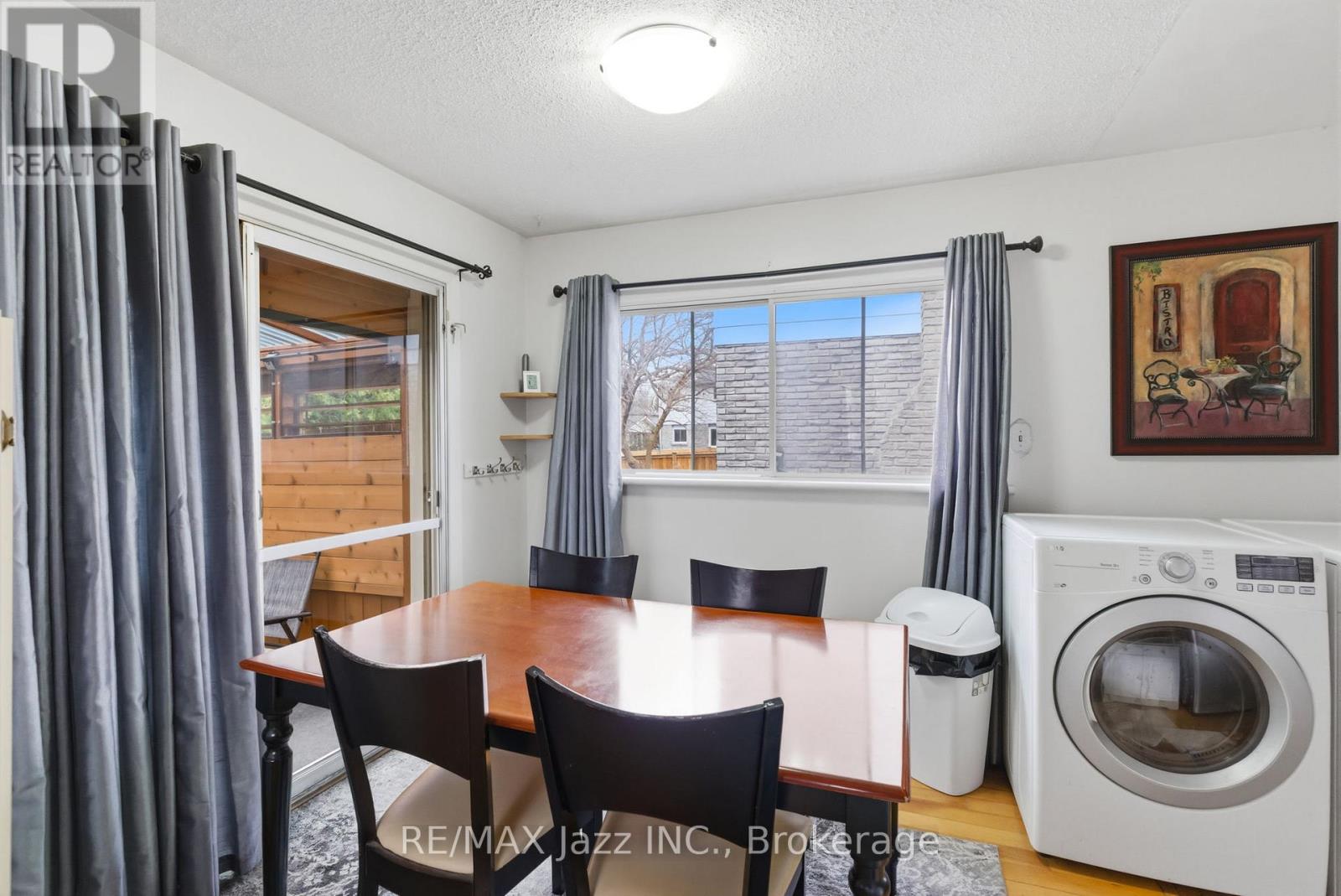 621 WILLOW CRESCENT - 12
