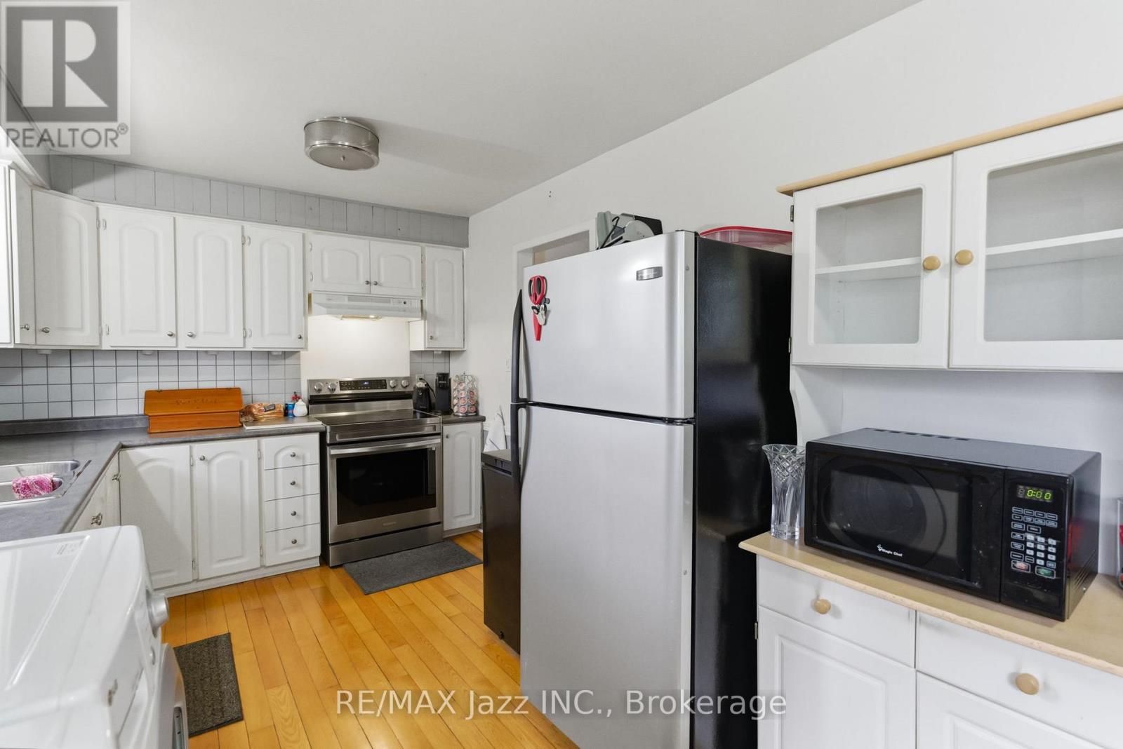 621 WILLOW CRESCENT - 15