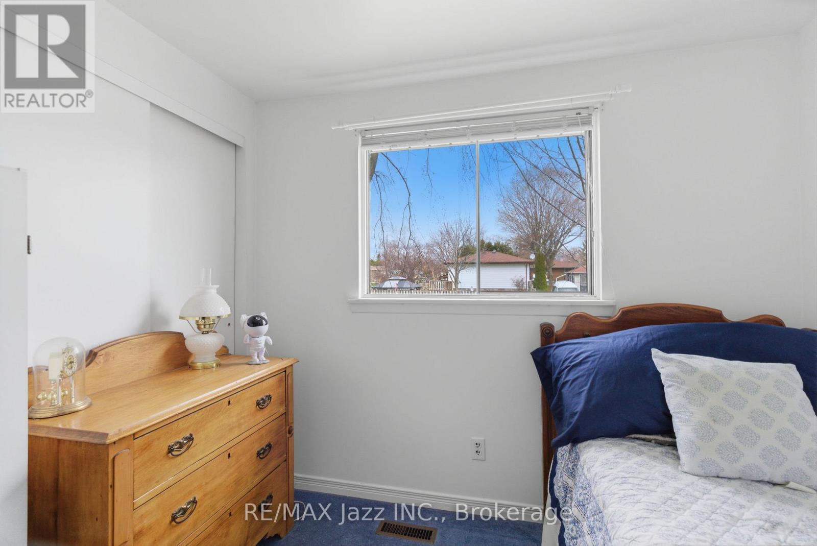 621 WILLOW CRESCENT - 21