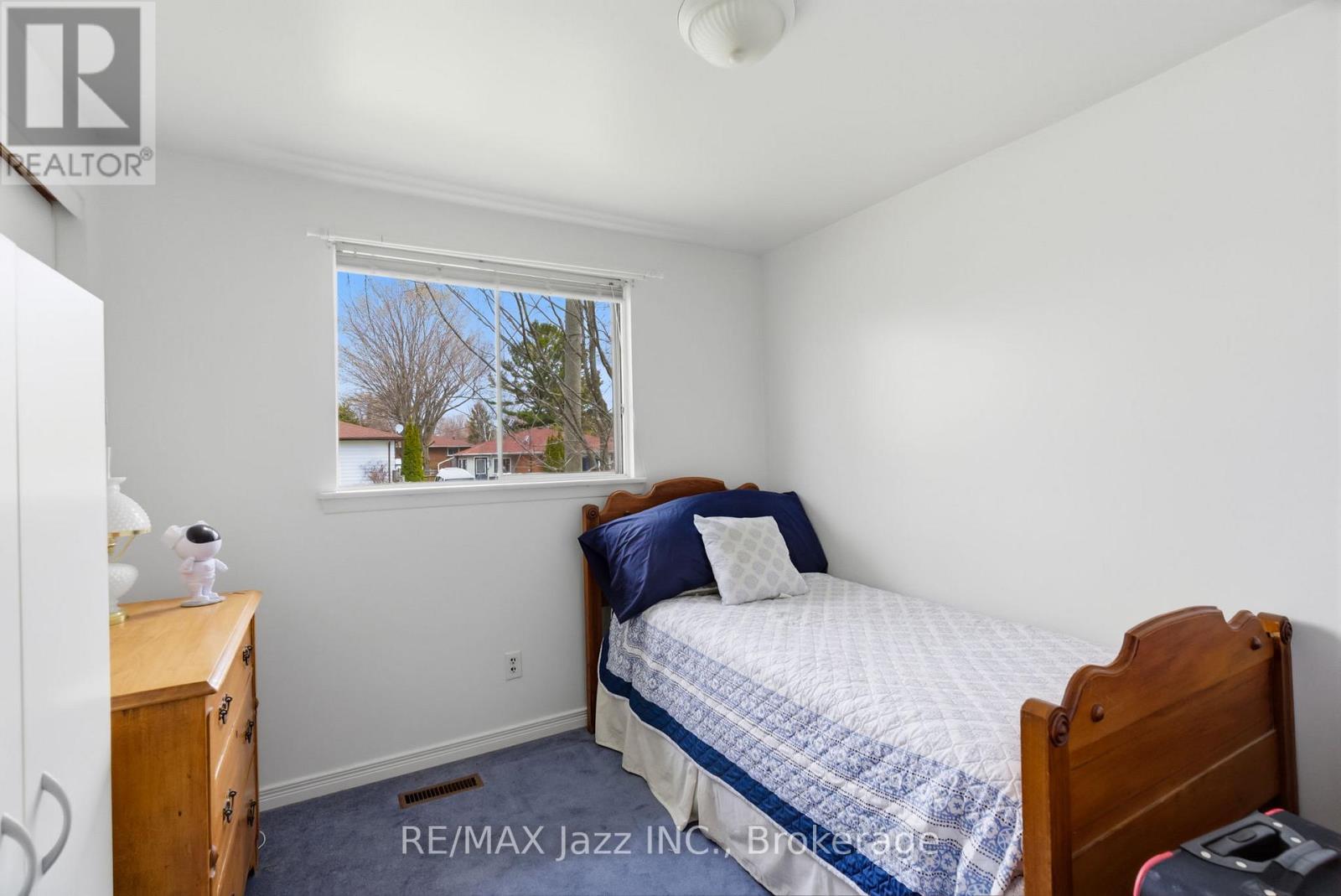 621 WILLOW CRESCENT - 22