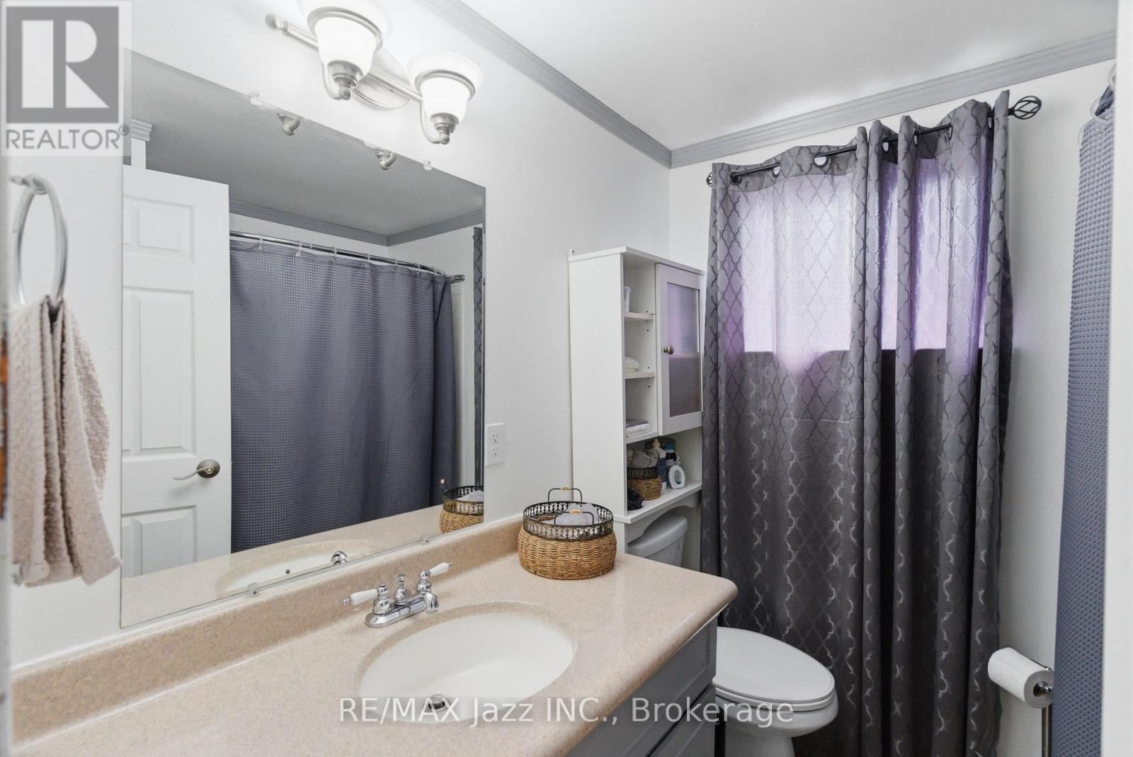 621 WILLOW CRESCENT - 23