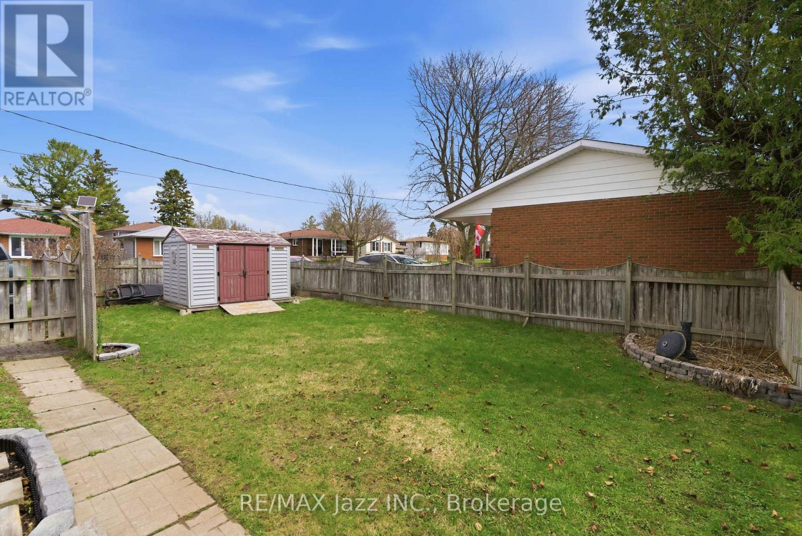 621 WILLOW CRESCENT - 24
