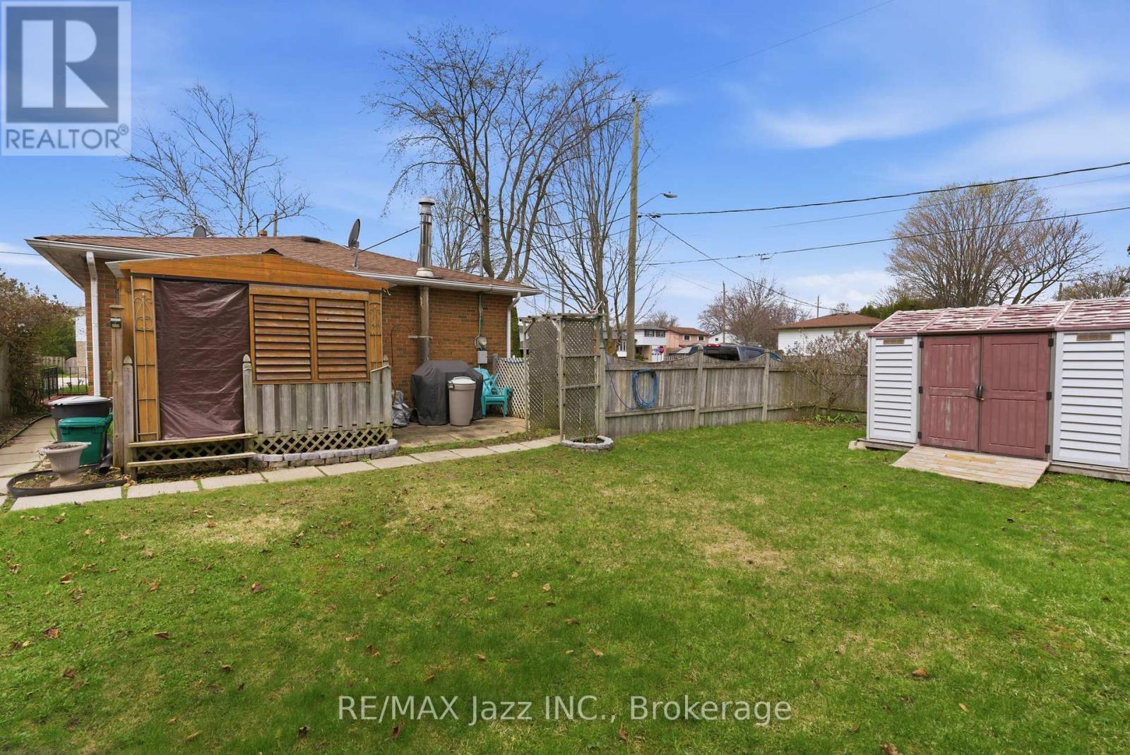 621 WILLOW CRESCENT - 25