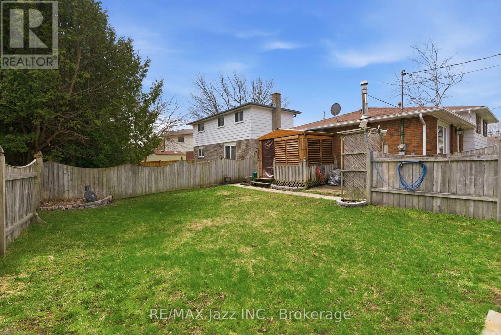 621 WILLOW CRESCENT - 26