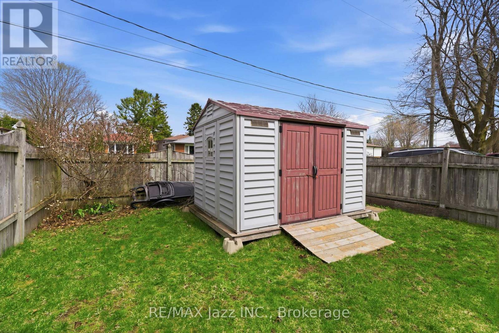 621 WILLOW CRESCENT - 28