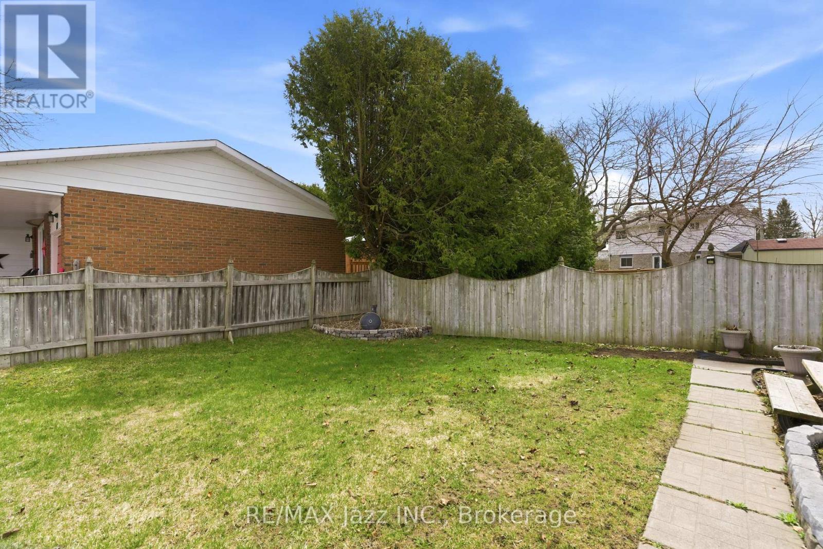 621 WILLOW CRESCENT - 29