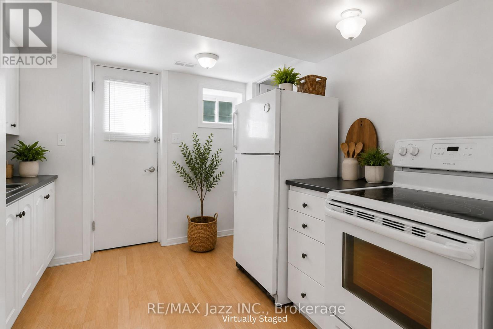 621 WILLOW CRESCENT - 33