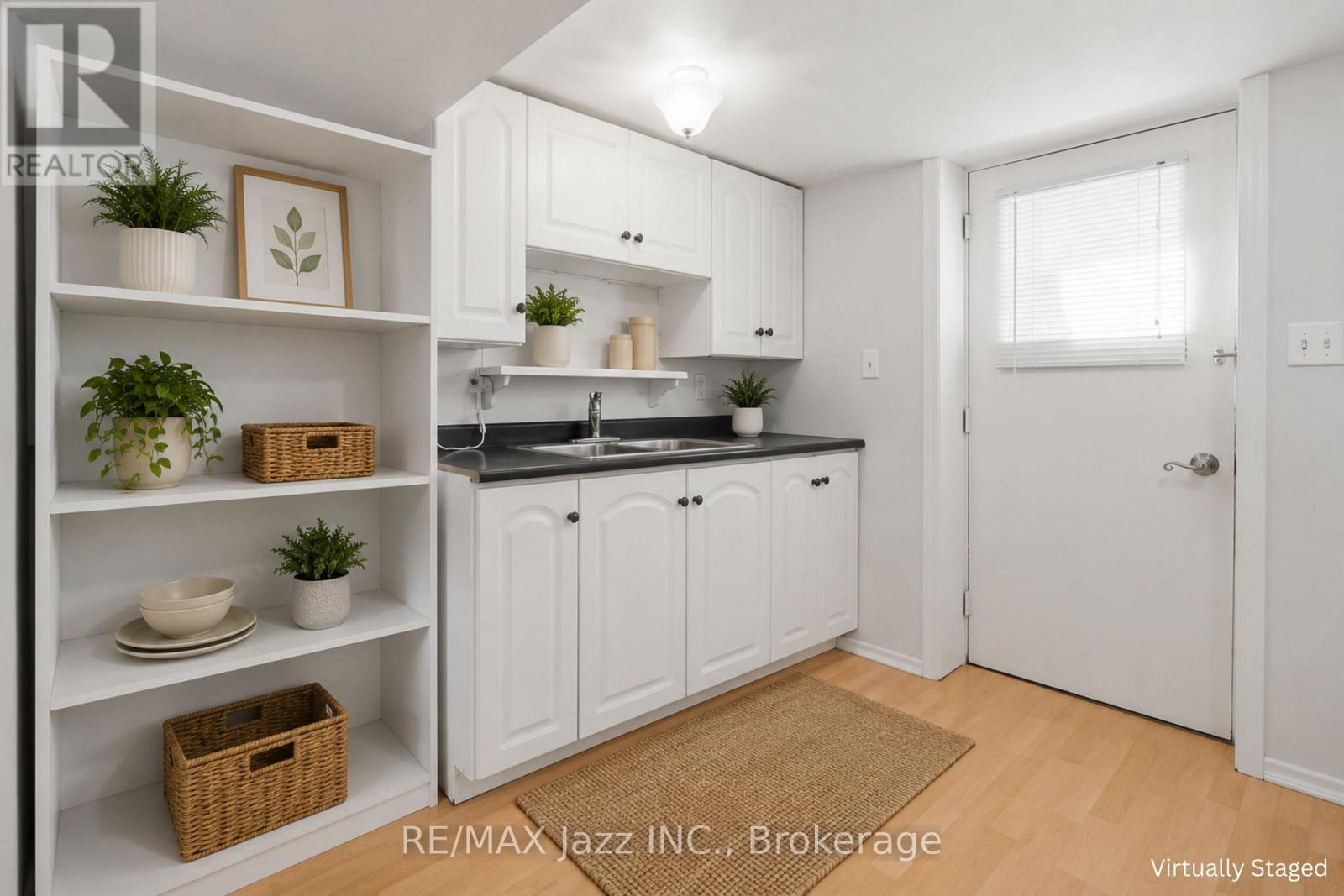 621 WILLOW CRESCENT - 35