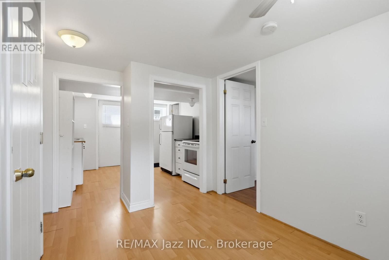 621 WILLOW CRESCENT - 36