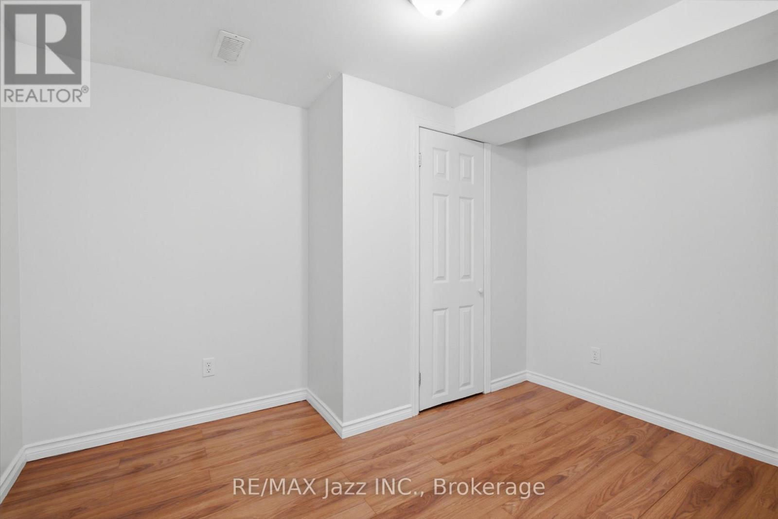 621 WILLOW CRESCENT - 40
