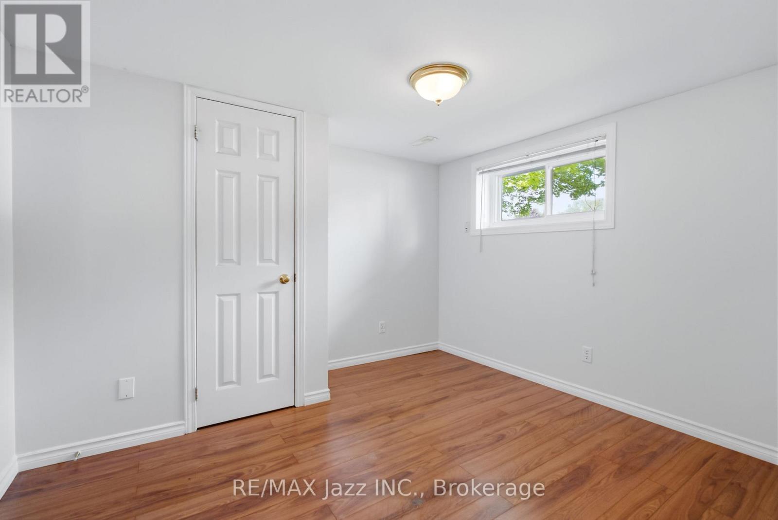 621 WILLOW CRESCENT - 44