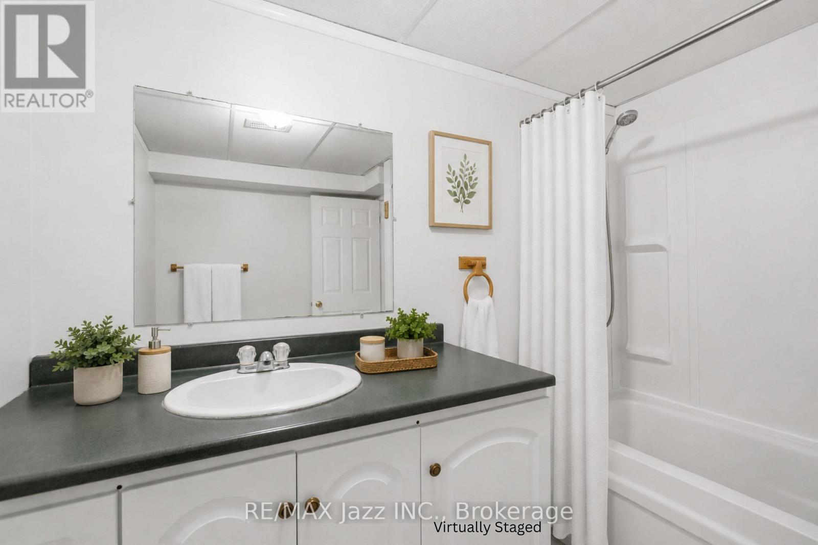 621 WILLOW CRESCENT - 45