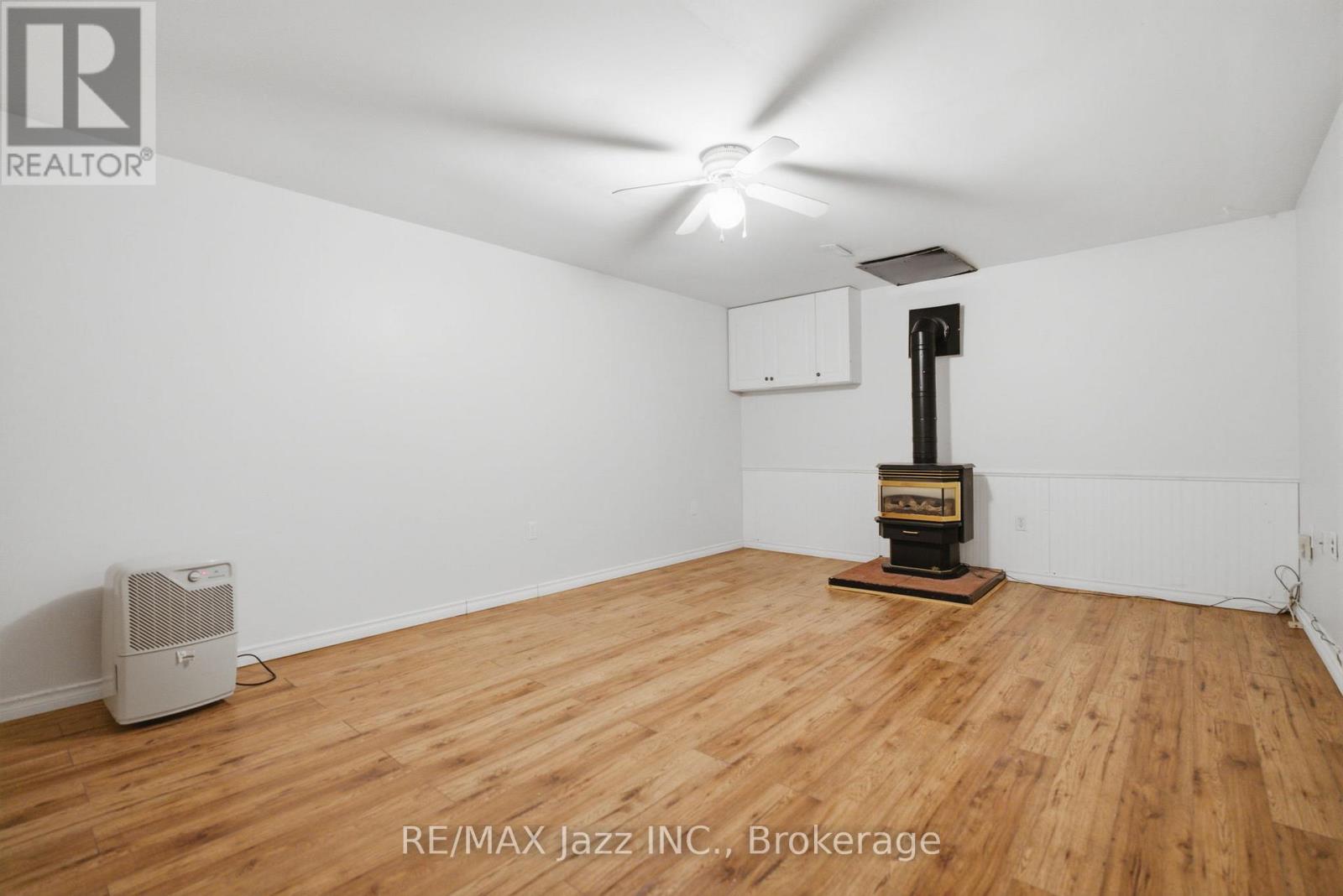 621 WILLOW CRESCENT - 47
