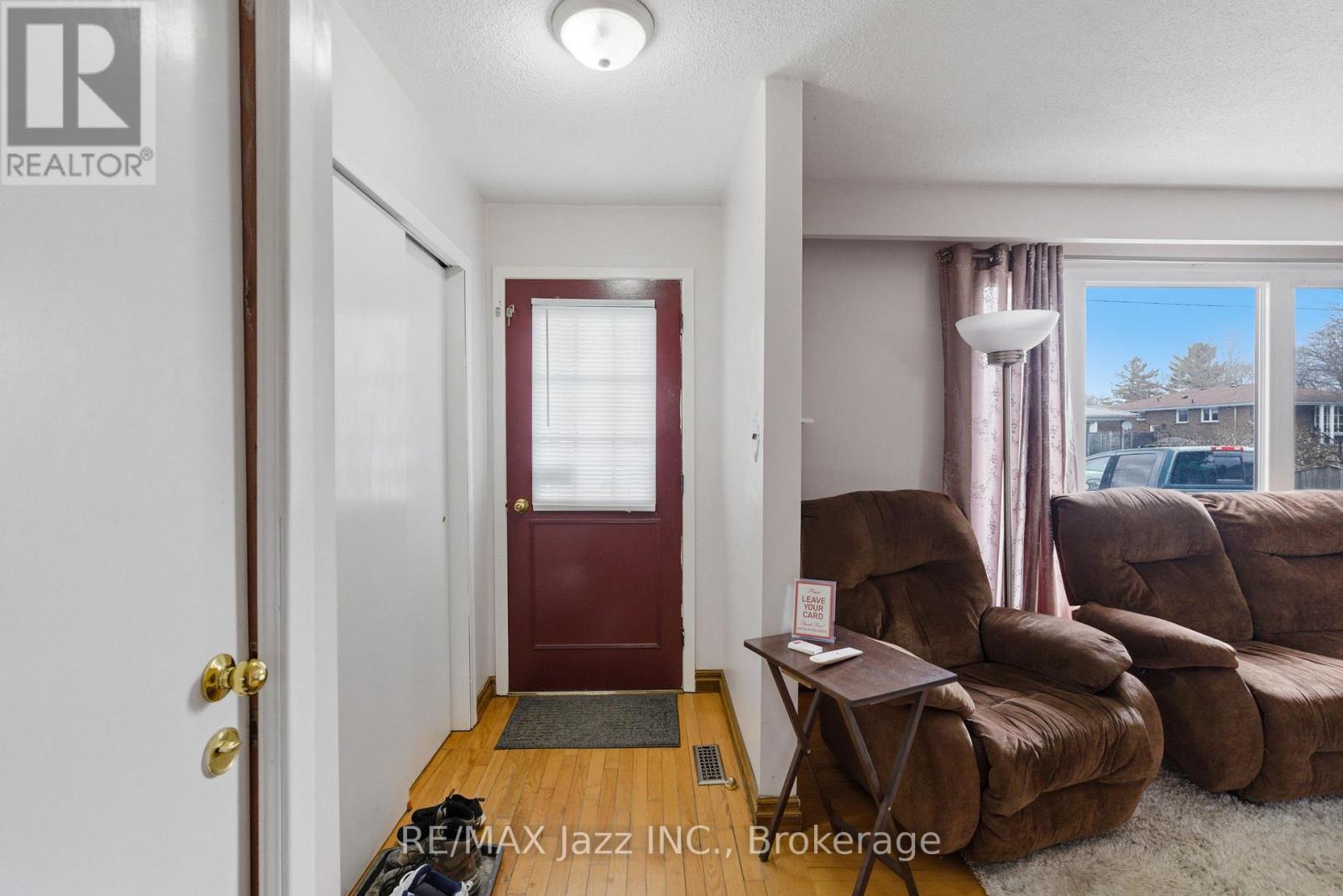 621 WILLOW CRESCENT - 6