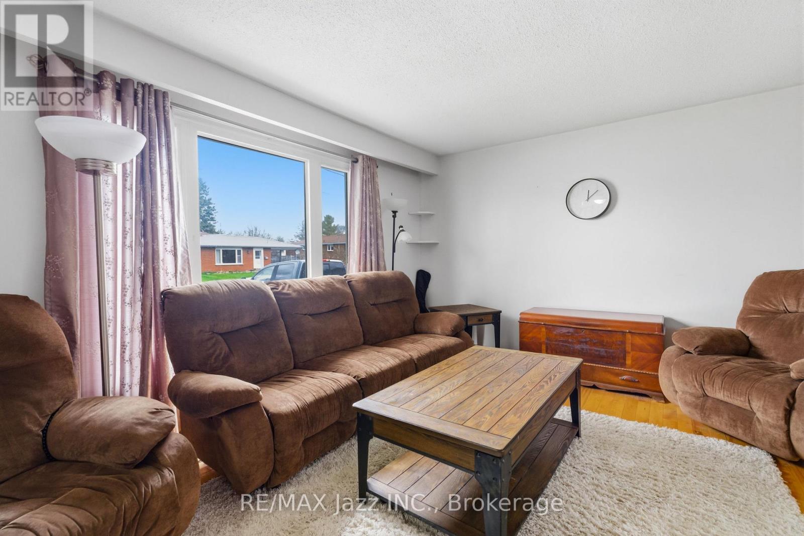 621 WILLOW CRESCENT - 7
