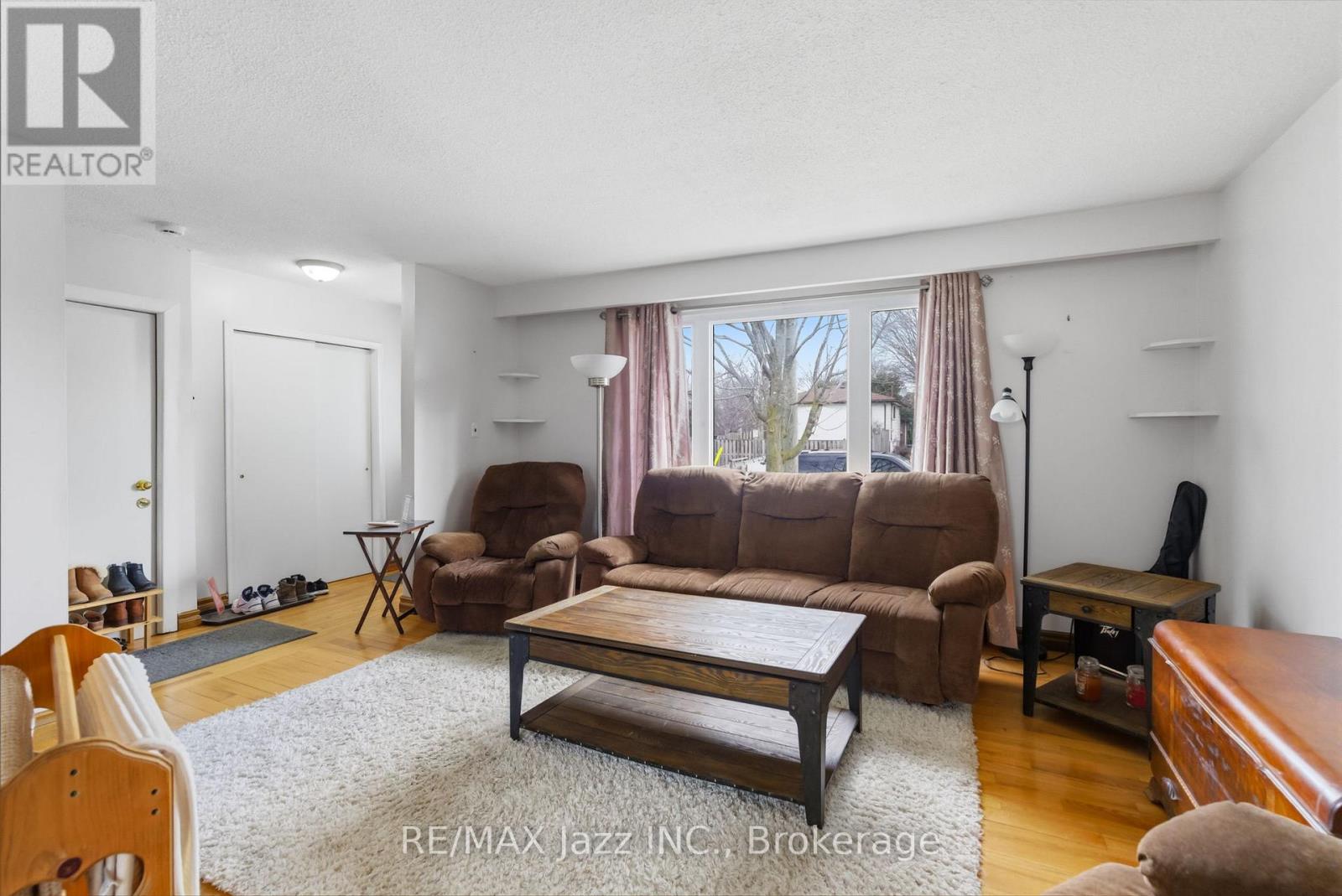 621 WILLOW CRESCENT - 9