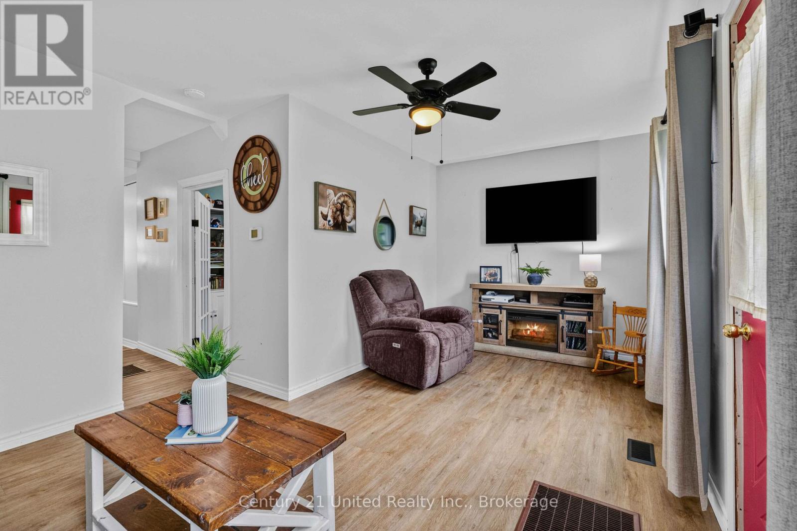 48 LEAHYS LANE - 11