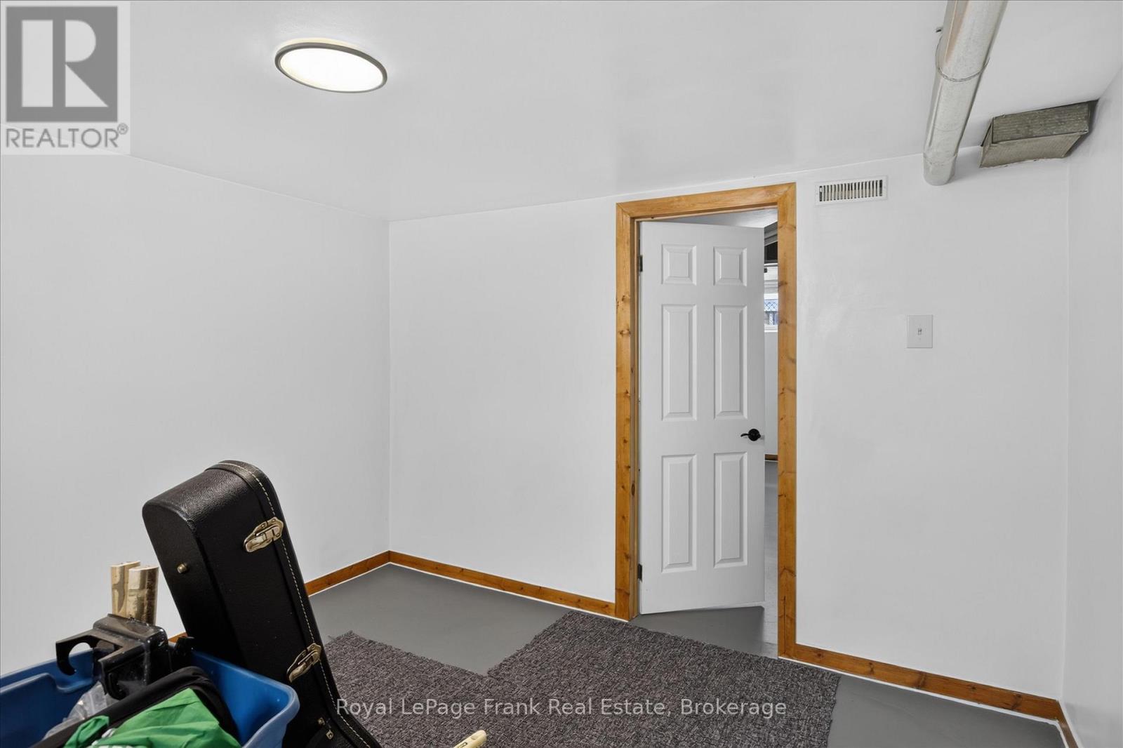 500 GLENGARRY AVENUE - 16