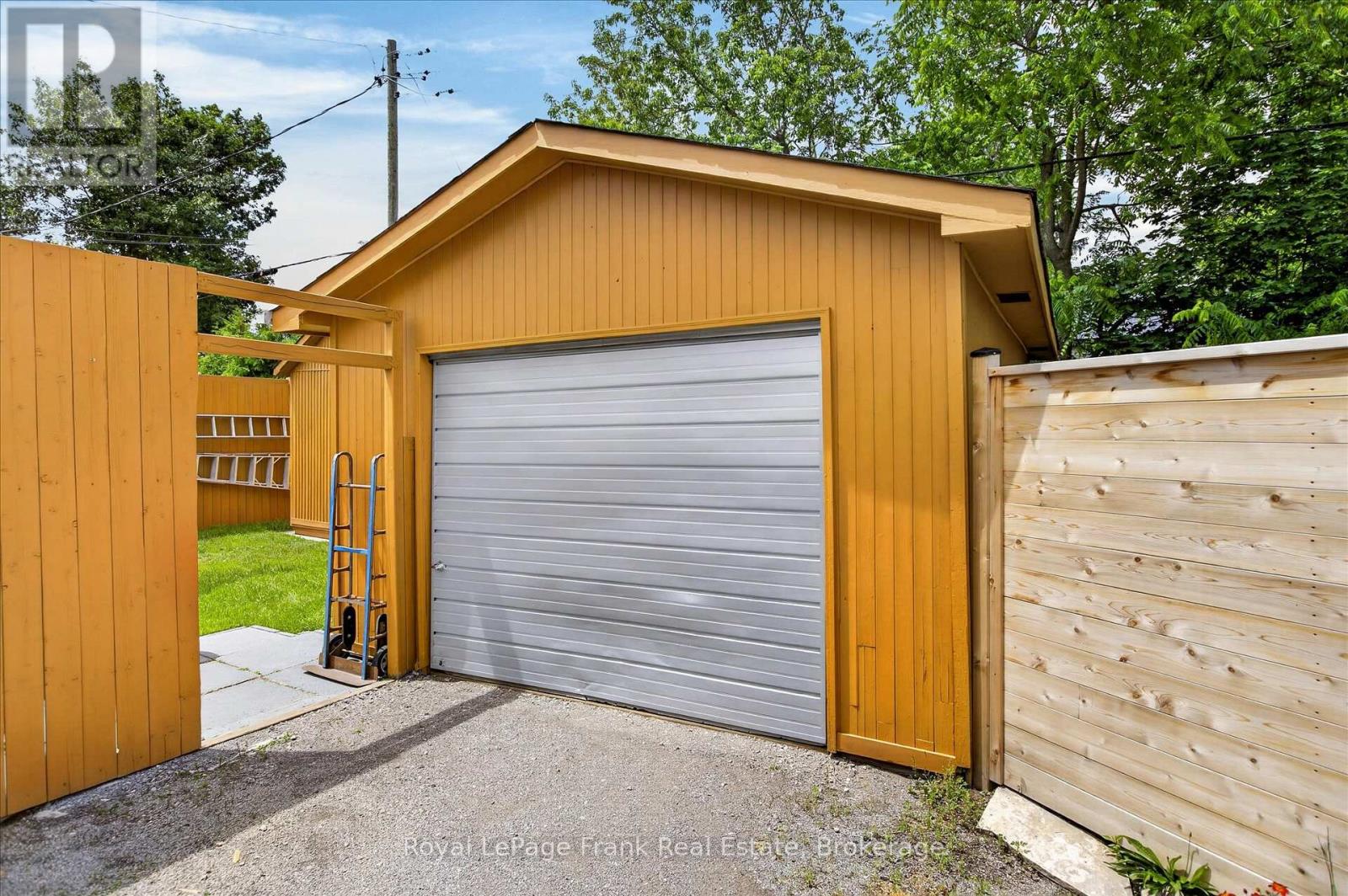 500 GLENGARRY AVENUE - 17