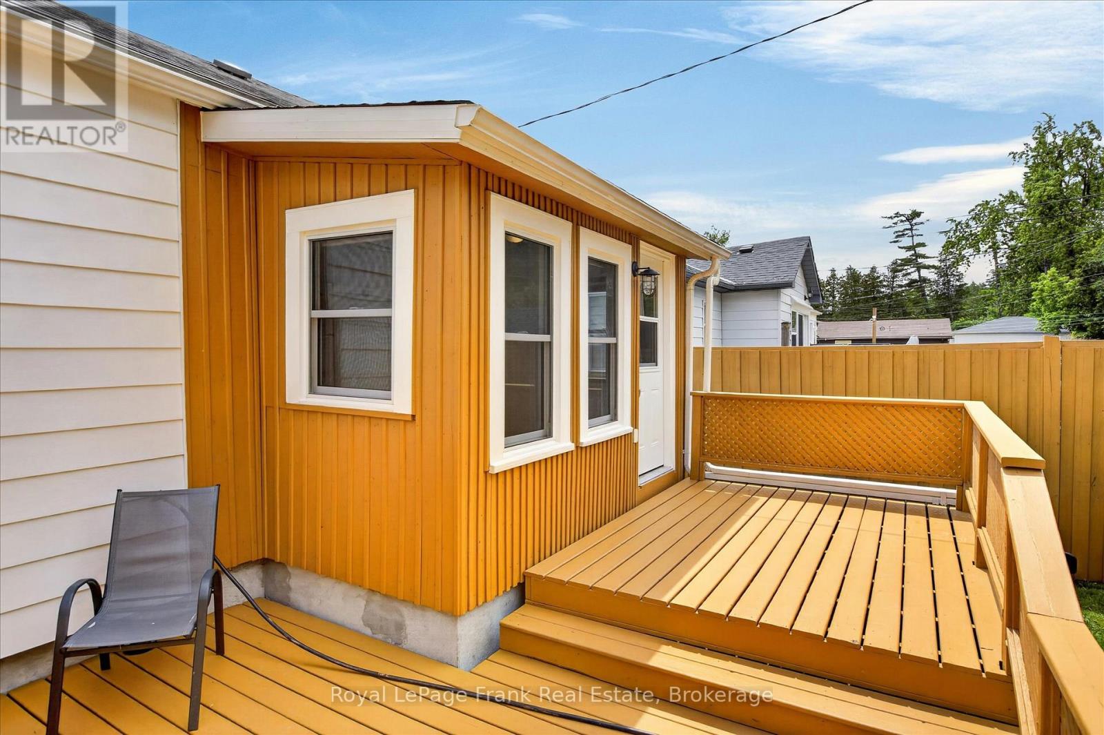 500 GLENGARRY AVENUE - 19